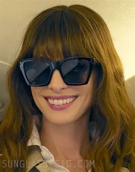 sunglasses anne hathaway the idea of you